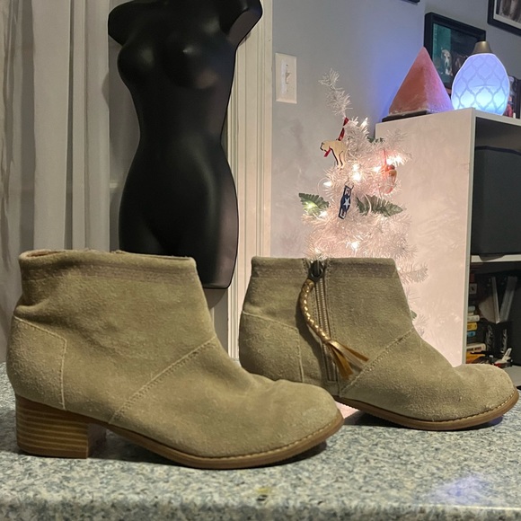 beige /  cream TOMS Zip Ankle Bootie- Like new, worn once indoors. - Picture 5 of 8
